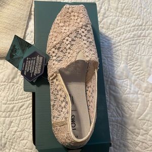 Tom’s shoes women’s